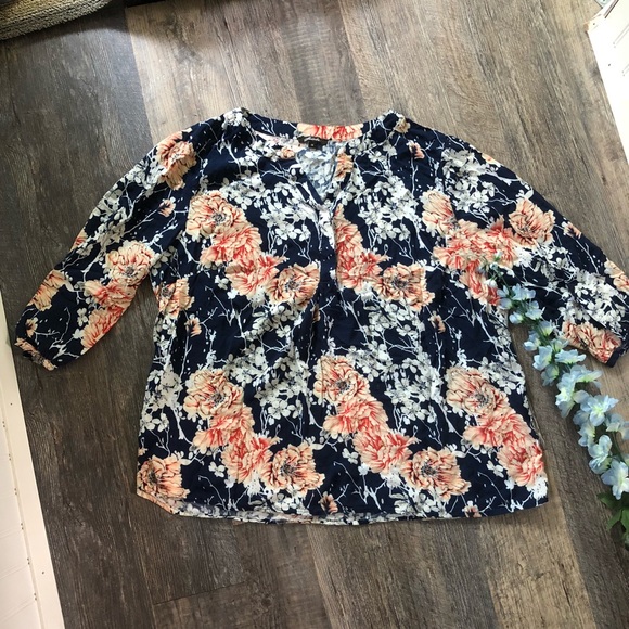 Soiree Tops - 🍁Soirée Navy and Peach Floral Top